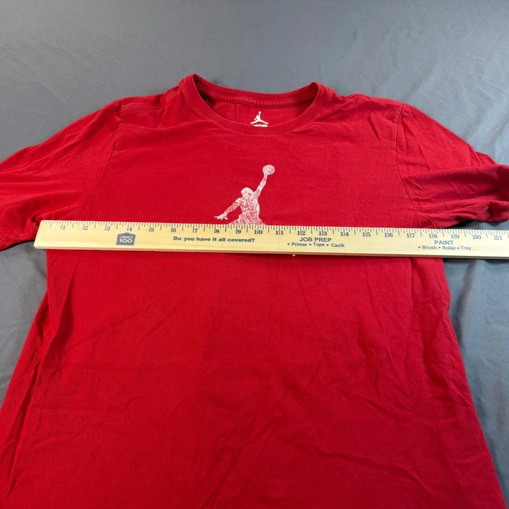 Jordan Mens Red Graphic T-Shirt Jumpman 23 Logo Short Sleeve Crew Neck Medium